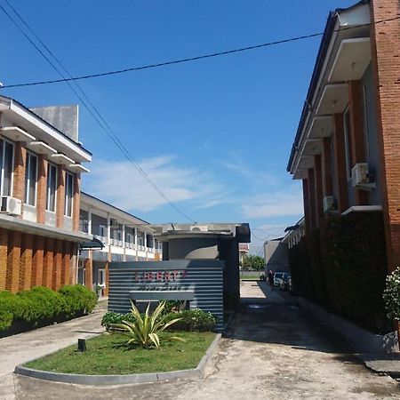 Liberty Homestay Parit  Kültér fotó