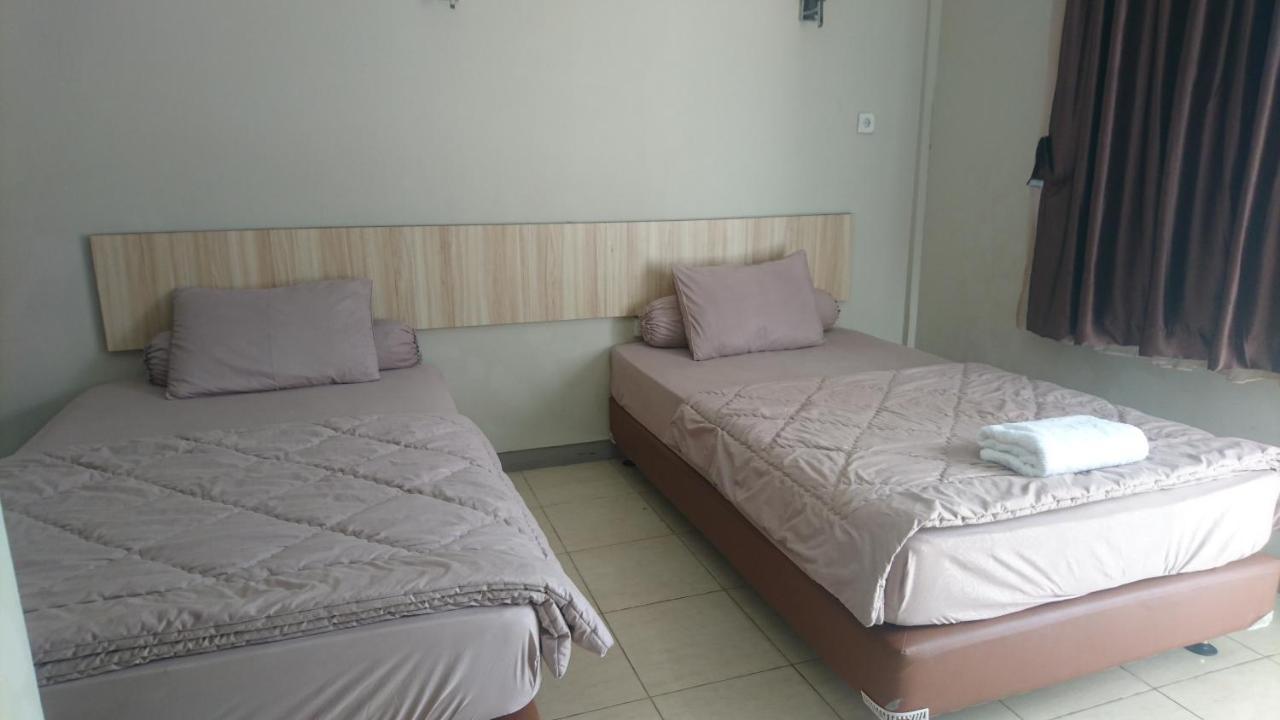 Liberty Homestay Parit  Kültér fotó