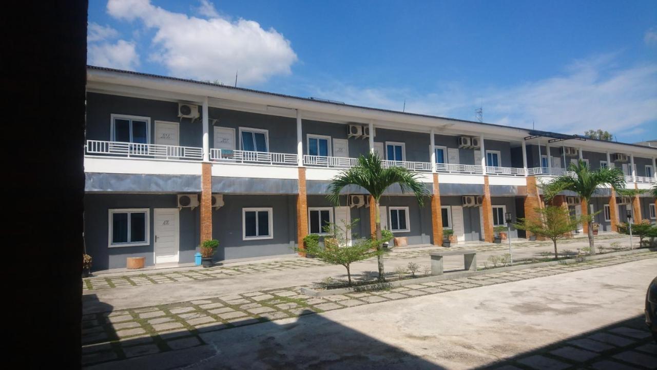 Liberty Homestay Parit  Kültér fotó
